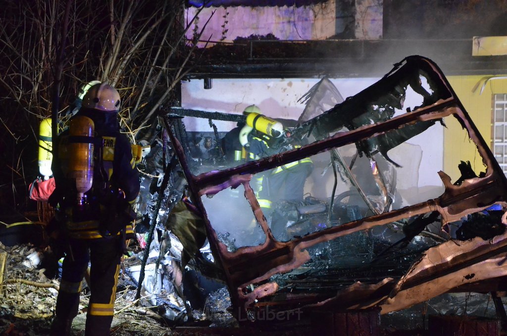 Wohnwagenbrand Koeln Hoehenberg Olpenerstr P055.JPG - Miklos Laubert